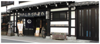 玄関扉が3枚の自動ドア