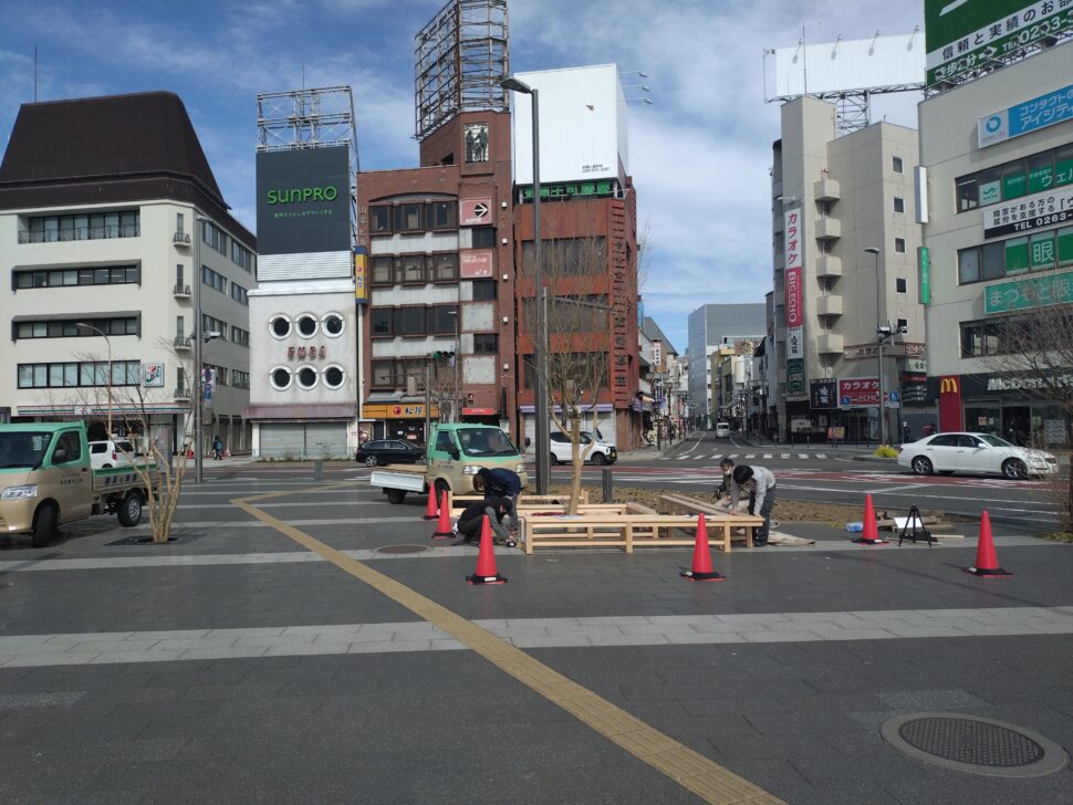 だれでもベンチ除幕式