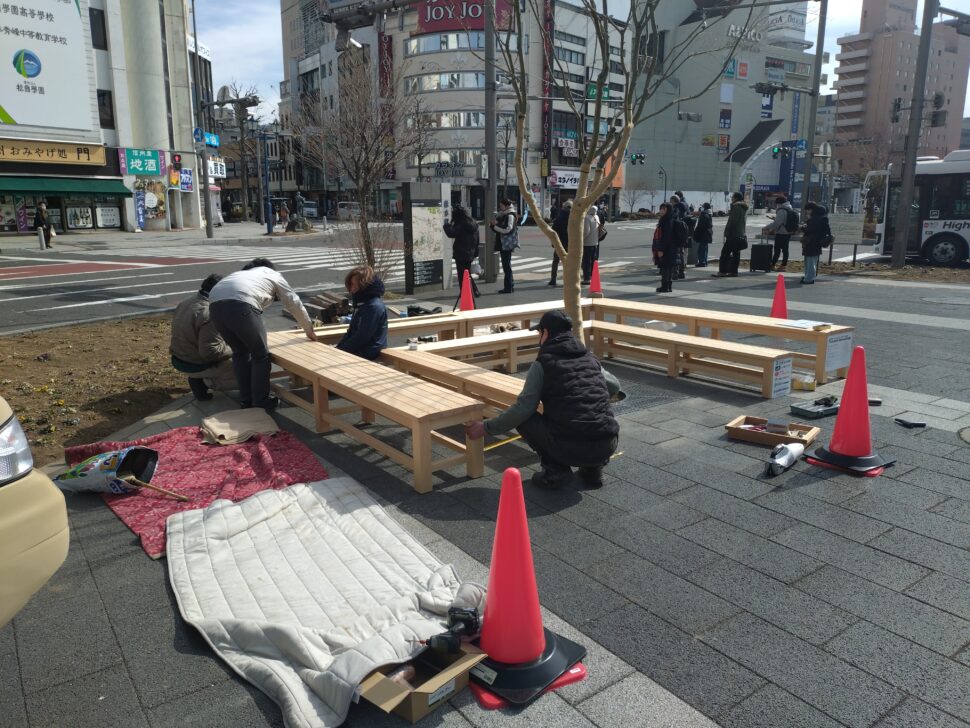 だれでもベンチ除幕式